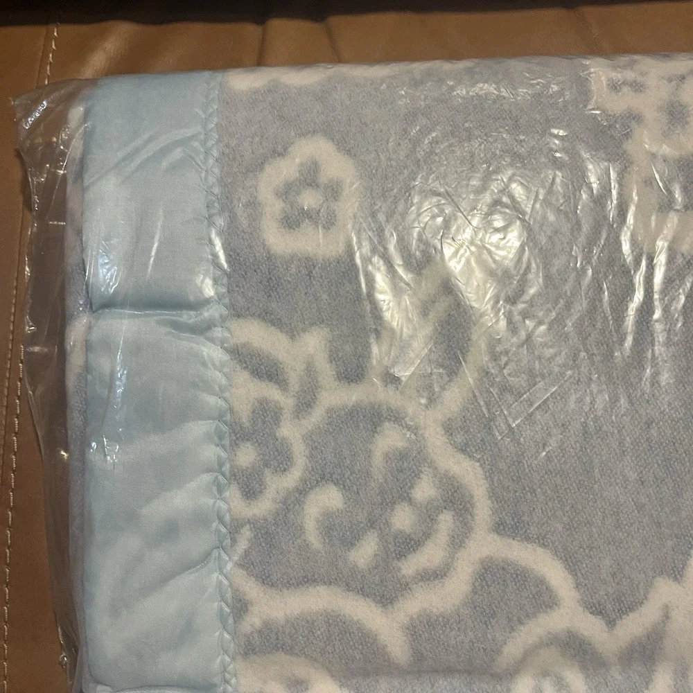 VTG Beacon Range 4 Baby Blanket Blue White Scroll Satin Trim NOS Factory Sealed